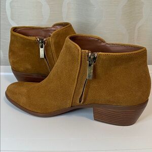 Elegant Tan Suede Ankle Booties